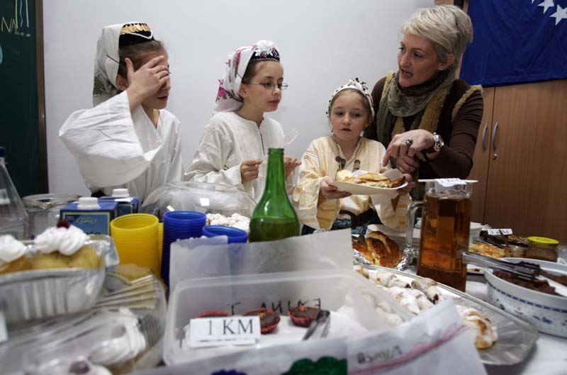 Više od 15 ambasada i diplomatskih predstavništava koja djeluju u BiH organizirali su danas u Sarajevu Prvi diplomatski zimski sajam/ Foto: DEPO PORTAL Više od 15 ambasada i diplomatskih predstavništava koja djeluju u BiH organizirali su danas u Sarajevu Prvi diplomatski zimski sajam/ Foto: DEPO PORTAL