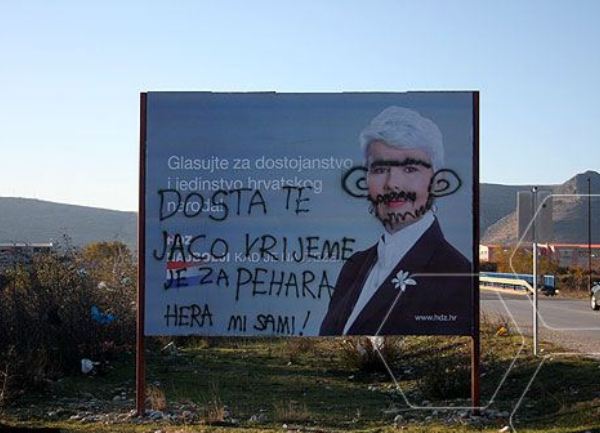 rat plakatima u mostaru