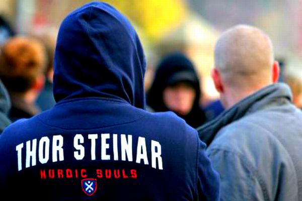 Ekstremno desna pozadina ubistva stranaca otkrivena je početkom mjeseca sasvim slučajno kada su nakon jedne pljačke banke, dvojica iz tzv. Trojke iz Zwickaua, Uwe M. i Uwe B, tokom bijega pred policijom počinila samoubistvo; ilustracija: AP