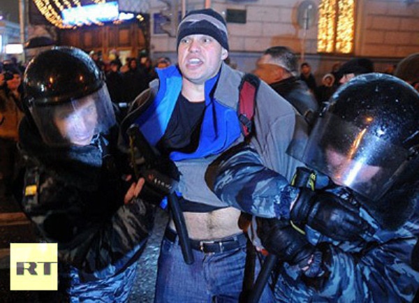 Policija je danas privela oko 50 učesnika protestnog skupa opozicije u centru Moskve