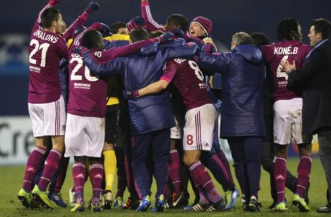 Slavlje Lyona nakon poraza Dinama