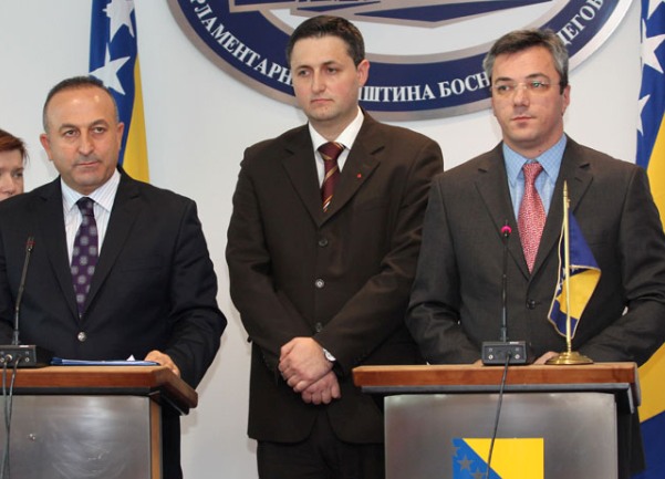 Mevlut Cavusoglu, Denis Bećirević i Ognjen Tadić/ Foto: DEPO PORTAL