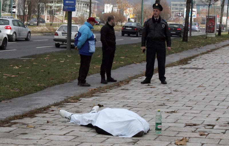Čovjek preminuo na ulici, FOTO: DEPO Čovjek preminuo na ulici, FOTO: DEPO
