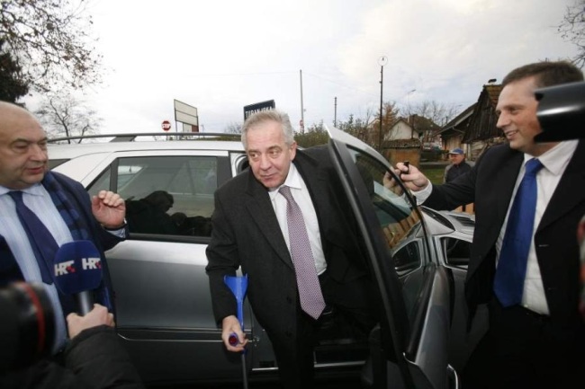 Ivo Sanader iza&scaron;ao iz Remetinca