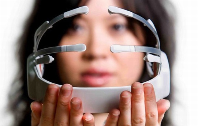 slu&scaron;alice s naprednim senzorima koje čitaju električne moždane aktivnosti