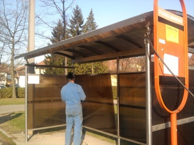 Postavljeno 165 novih korpi i 30 nadstre&scaron;nica na autobuskim stajali&scaron;ta