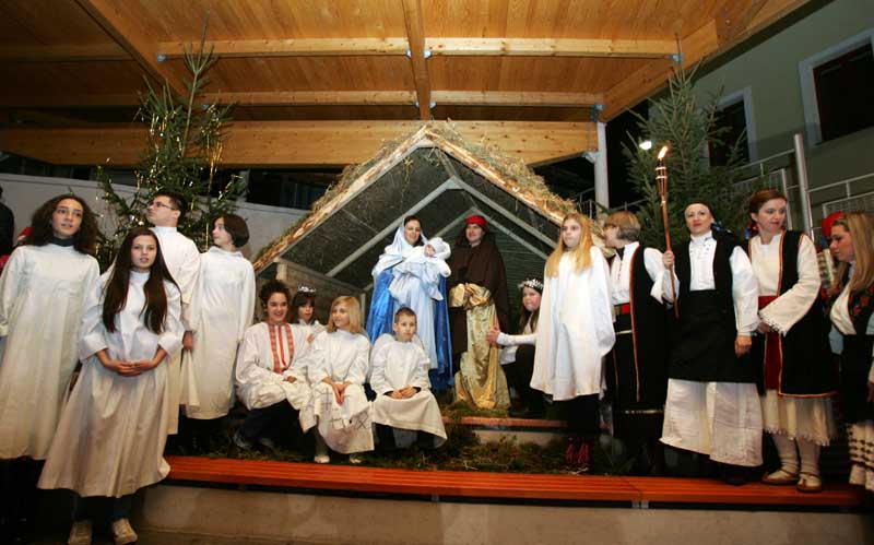 Božićni koncert sa živim jaslama  upriličen je u petak navečer u Katoličkom &scaron;kolskom centru u Sarajevu/ Foto: DEPO PORTAL