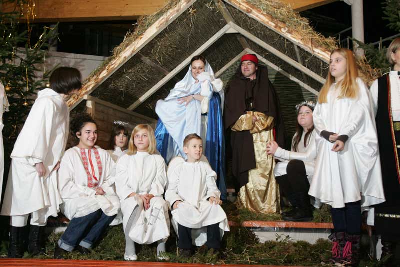 Božićni koncert sa živim jaslama  upriličen je u petak navečer u Katoličkom &scaron;kolskom centru u Sarajevu/ Foto: DEPO PORTAL