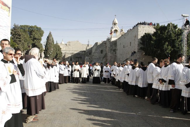 Desetine hiljada hodočasnika na Badnji dan u Betlehemu