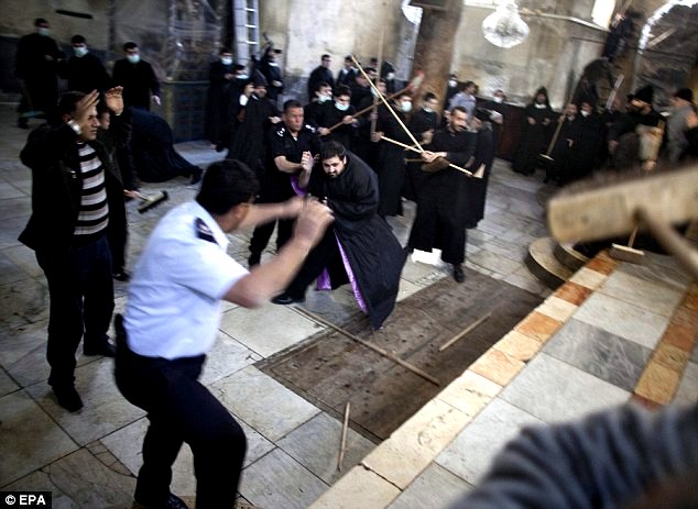 Sve&scaron;tenici se potukli za vrijeme rituala 'či&scaron;ćenje Crkve Hristovog rođenja'