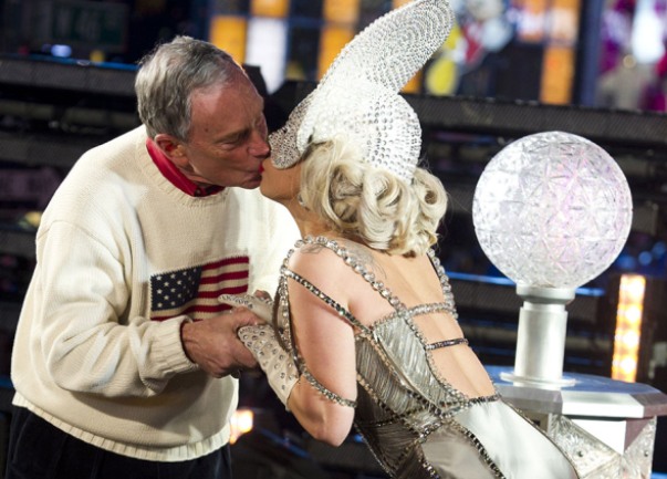 Lady Gaga poljubila gradonačelnika NYC-a