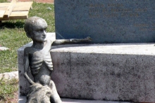 oskrnavljeni spomenik u prijedoru