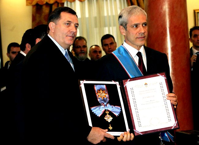 Danas: 'Svi smo mi Republika Srpska', sutra: 'Svi smo mi Milorad Dodik'