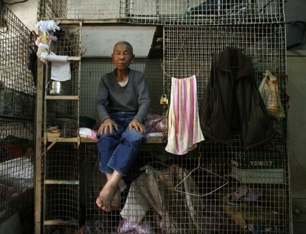 Vi&scaron;e od 100.000 ljudi u Hong Kongu živi u kavezima povr&scaron;ine jedan kvadratni metar