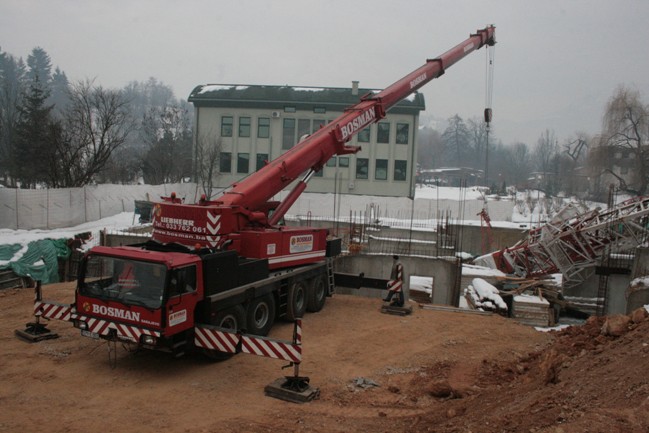 Ru&scaron;enje bespravno izgrađenog objekta u Nahorevskoj