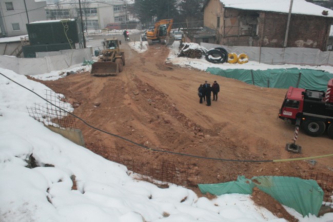 Ru&scaron;enje bespravno izgrađenog objekta u Nahorevskoj