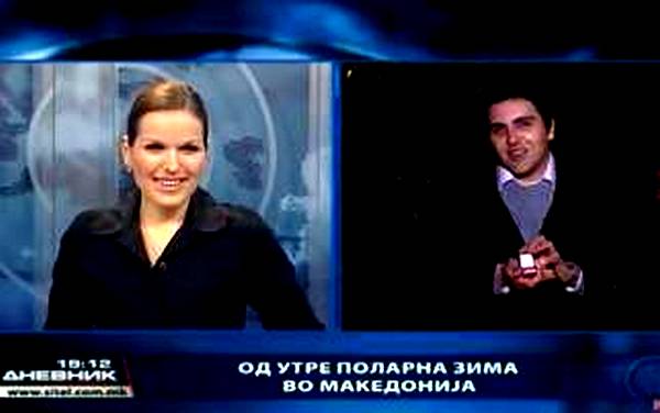 Reporter makedonske televizije zaprosio koleginicu usred vijesti
