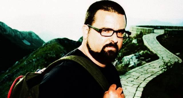 Desnica gazi strojevim korakom