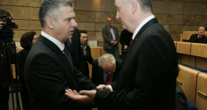 SDP poručuje: Glas za SBB i DF je glas za Čovića i HDZ! SBB odgovara: Zlatko je nešto zaboravio!