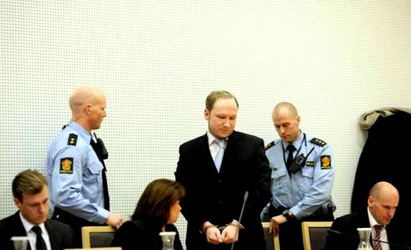 Brejvik traži da bude hitno oslobođen jer je njegov 'čin bio preventivni napad protiv izdajnika' Brejvik traži da bude hitno oslobođen jer je njegov 'čin bio preventivni napad protiv izdajnika'