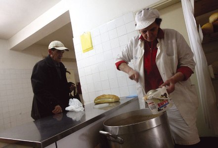 Od sutra u Lazarevu i u Zalužanima privremeni punktovi Narodne kuhinje