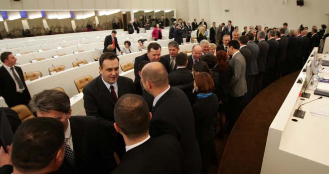 SDP BiH pokreće inicijativu: Ministri, poslanici i zamjenici moraju proći test mentalne sposobnosti i test na opojne droge