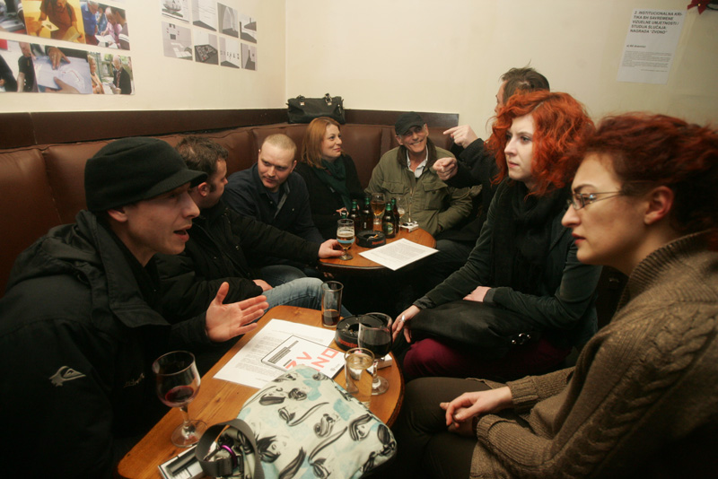 Grupa vizuelnih umjetnika Tač.ka iz Prijedora predstavila se izložbom u sarajevskoj galeriji Zvono/ Foto: DEPO PORTAL