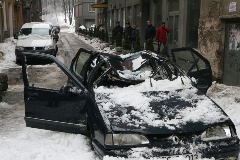 snijeg pao na auto2
