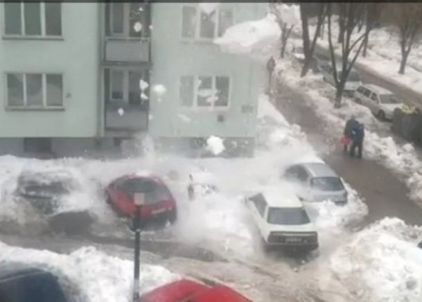 snijeg uni&scaron;tio automobile