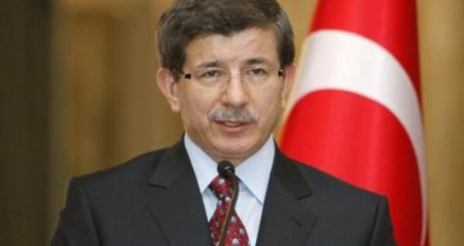 Davutoglu: Rusija protiv ISIL-a izvodi kozmetičke napade, nećemo dozvoliti da ugrožavaju naš vazdušni prostor