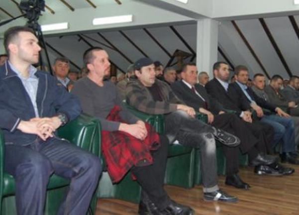  Članovi Zabranjenog pu&scaron;enja na tribini muftije Muamera ef. Zukorlića u Sandžaku 