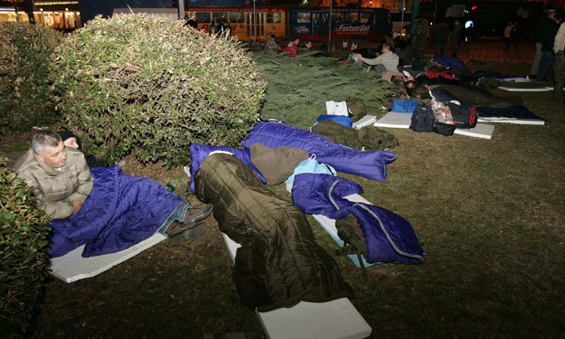 Biv&scaron;i pripadnici Oružanih snaga BiH proveli noć ispred zgrade institucija BiH