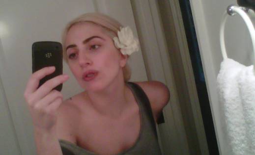 Lejdi Gaga na Twitteru pokazala svoje pravo lice Lejdi Gaga na Twitteru pokazala svoje pravo lice