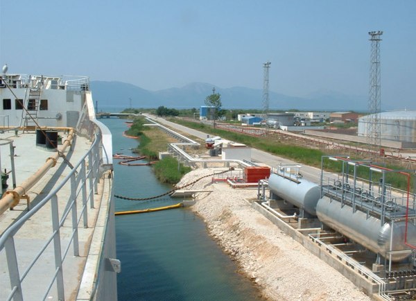 Naftni terminali Ploče