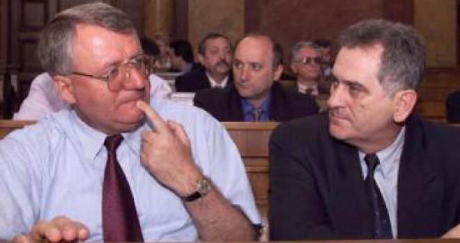 Šešelj skuplja potpise za razrješenje Nikolića: 'Protuzakonito je stekao fakultetsku diplomu'