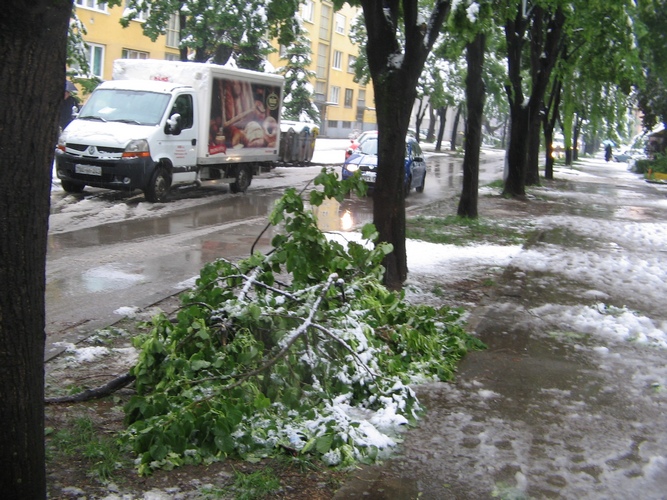 Sarajevo prekrio snijeg, 14. maj/ Foto: DEPO PORTAL Sarajevo prekrio snijeg, 14. maj/ Foto: DEPO PORTAL