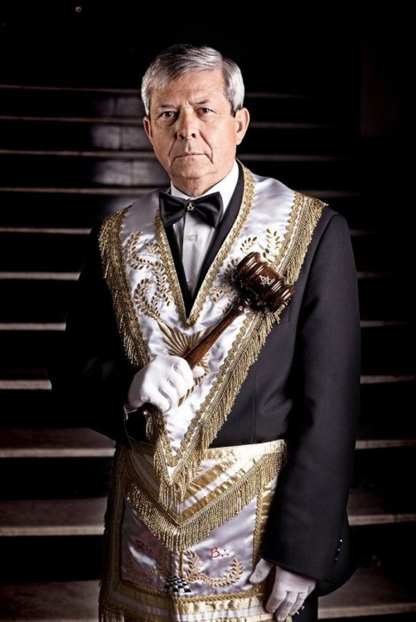  Prvi put posle 82 godine Srbija će biti domaćin evropskim masonima. Oko 250 slobodnih zidara iz 20 država Evrope boraviće u petak i subotu u Beogradu gde će se održati konferencija Ujedinjenih velikih loža Evrope. Dragoslav Pavlović, veliki majstor Velik