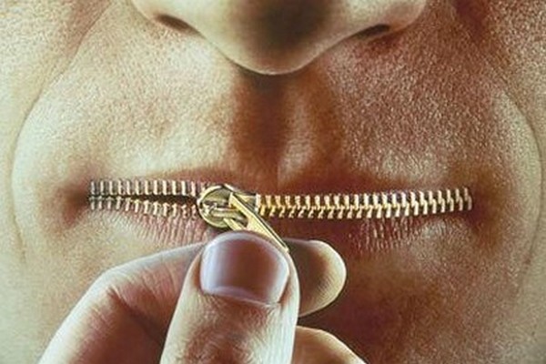 ZORAN JANKOVIĆ ODGOVARA NA REPRESIJU I DISKRIMINACIJU ZORAN JANKOVIĆ ODGOVARA NA REPRESIJU I DISKRIMINACIJU