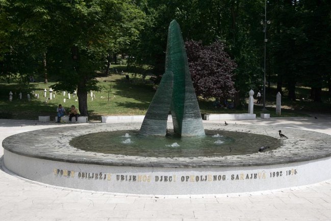 Spomenik ubijenoj djeci Sarajeva - slova/ Foto: DEPO PORTAL