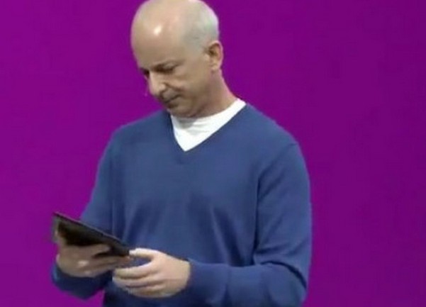 Steven Sinofsky na prezentaciji tableta Steven Sinofsky na prezentaciji tableta