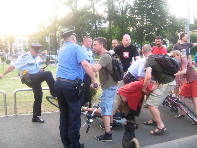 Oštro osuđujemo neistinita i zlonamjerna pisanja Glasa Srpske Oštro osuđujemo neistinita i zlonamjerna pisanja Glasa Srpske