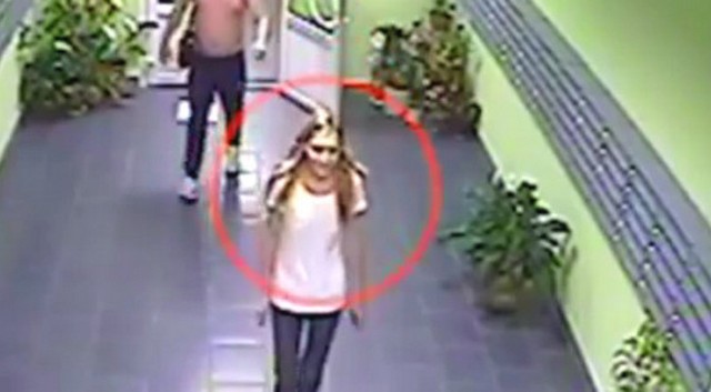 Majka bacila svoja dva sina sa 15. sprata Majka bacila svoja dva sina sa 15. sprata