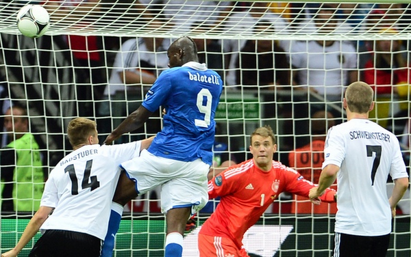 Italija sa dva pogotka Balotellija vodi protiv Njemačke Italija sa dva pogotka Balotellija vodi protiv Njemačke