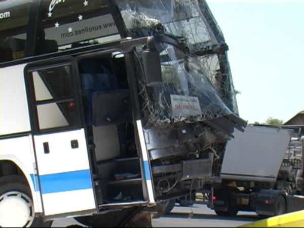 Centrotransov autobus se zabio u semafor u Tuzli/ Foto: RTV Slon