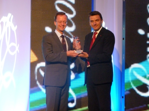 Kristalna prizma za Raiffeisen banku