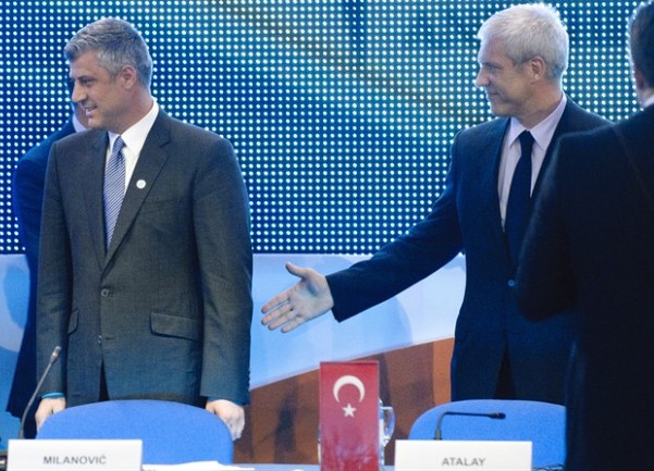 Hashim Thaci i Boris Tadić - rukovanje