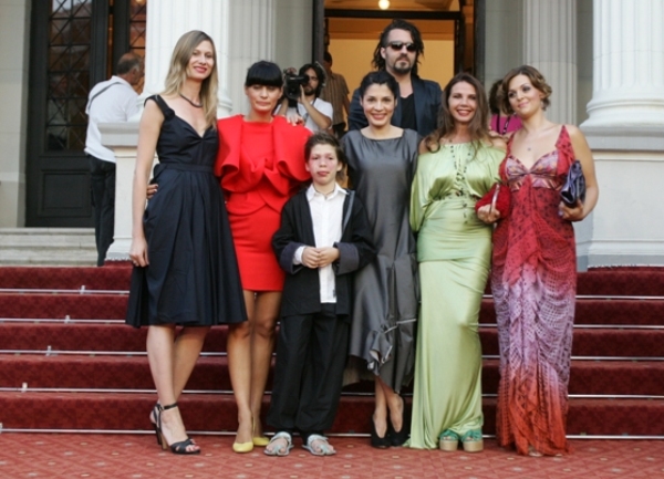 Ekipa filma 'Žena koja je obrisala suze' na crvenom tepihu 18. SFF-a/ Foto: DEPO ORTAL