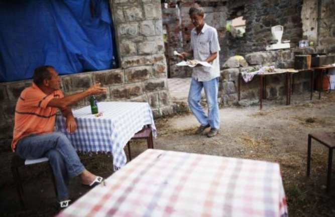 Slobodan Radaković i Nedžad Begović u Srebrenici otvorili kafanu