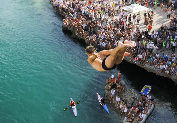 Skokovi sa Starog mosta u Mostaru