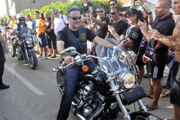 VA&Scaron;AR U ČAVOGLAVAMA